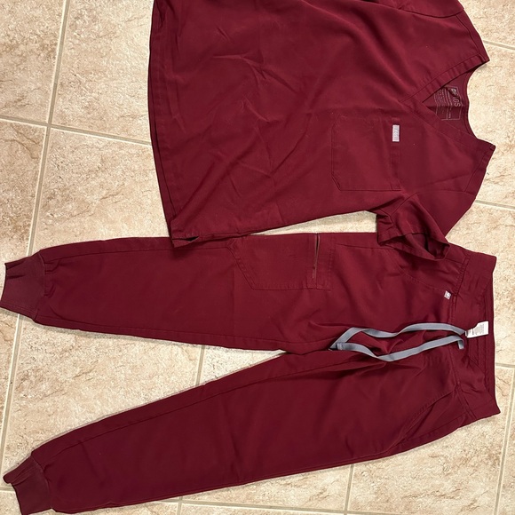 Burgundy Figs scrub set - Picture 1 of 1